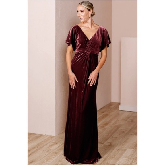 REVELRY Gwen Velvet Maxi Bridesmaids Dress in Burgundy Size 8